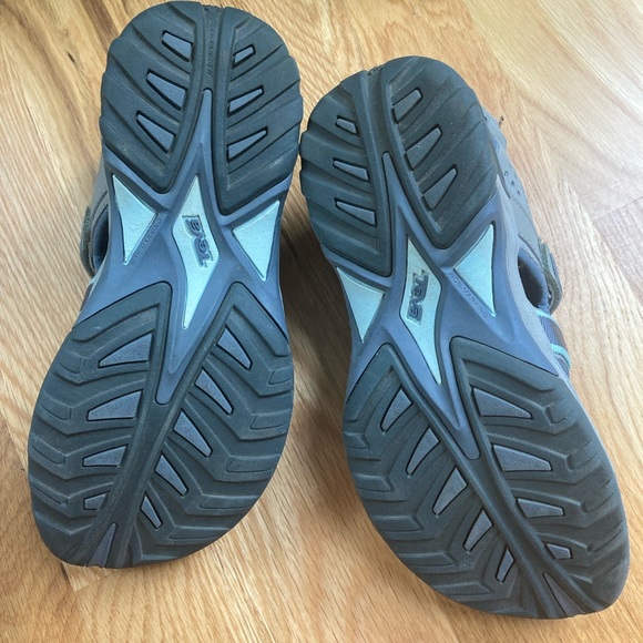 Women’s TEVA shoes size 8 - Picture 2 of 5